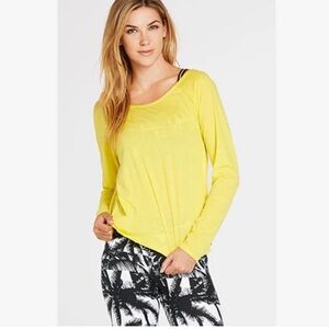 Fabletics Aviana Daffodil Long Sleeve Relaxed Switchback Twist Athletic Top S